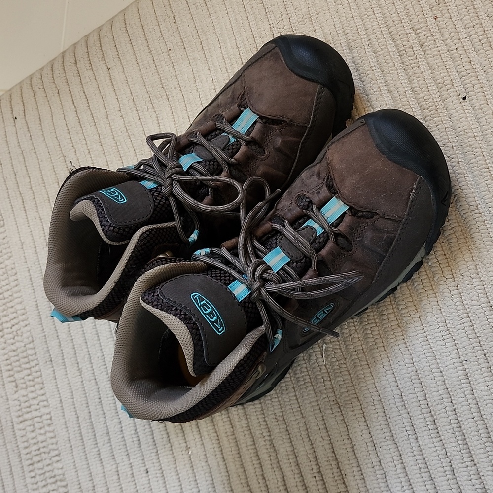 Ladies Keen Targhee 3 mid height waterproof hiking boot
